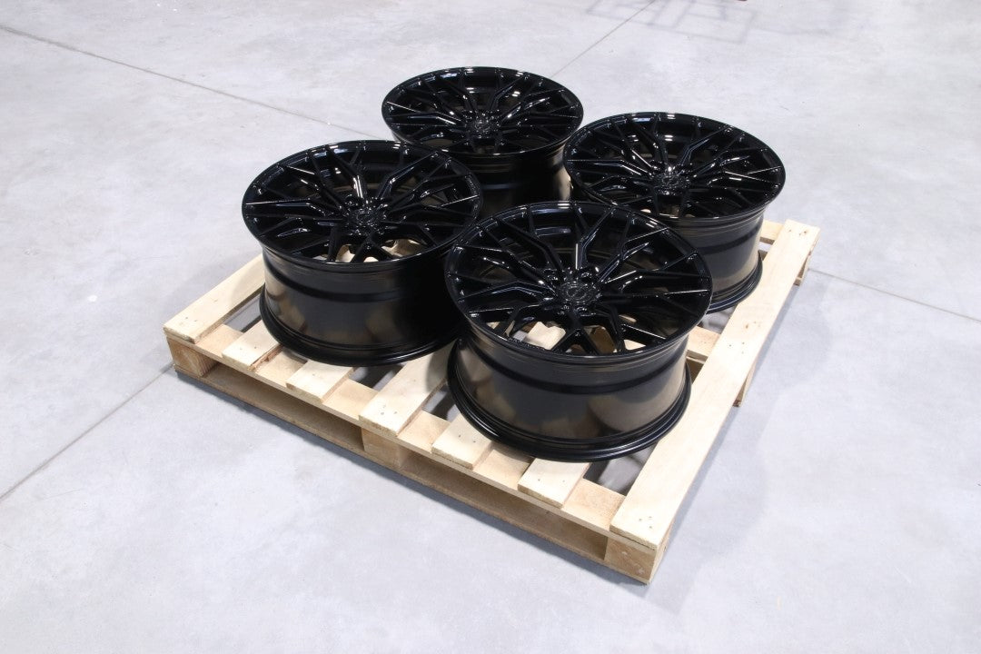 SET-CVR#07 – Set of CVR1 19x9,5 ET30 5x114,3 Gloss Black