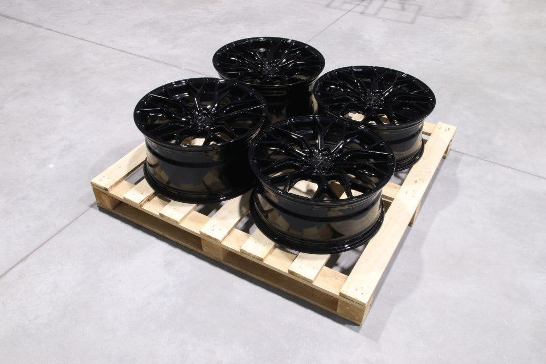 SET-CVR#13 – Set of CVR1 19x8,5 ET43 + 19x9,5 ET35 5x112 Gloss Black