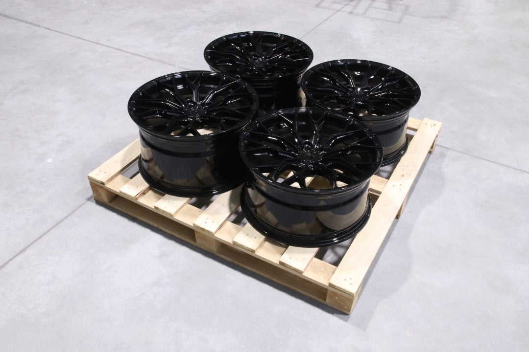 SET-CVR#16 – Set of CVR1 19x9,5 ET35 + 19x10,5 ET45 5x114,3 Gloss Black