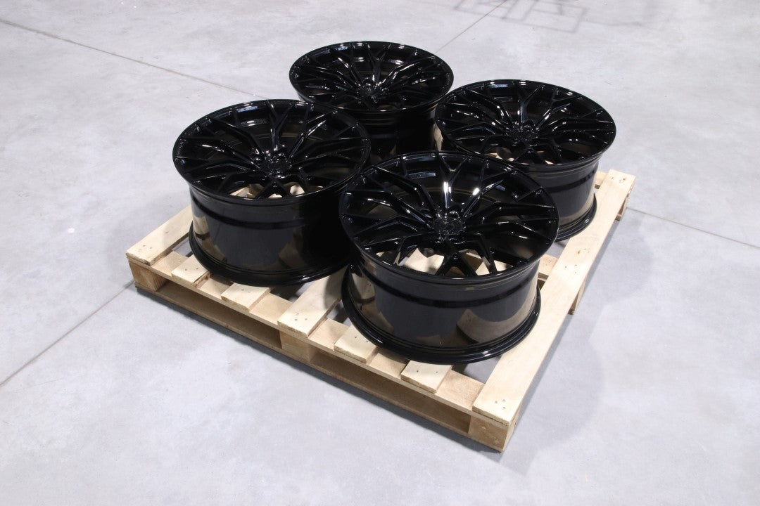 SET-CVR#18 – Set of CVR1 20x10 ET20 + 20x10,5 ET25 5x112 Gloss Black
