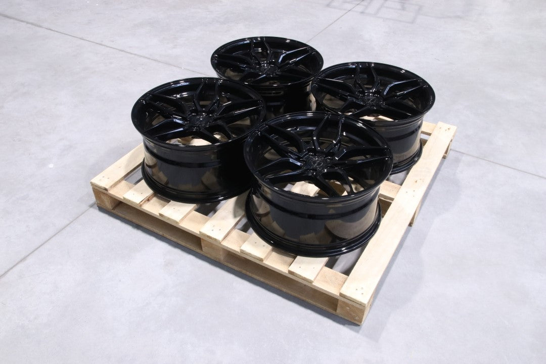SET-CVR#28 – Set of CVR3 19x9,5 ET45 5x112 Gloss Black