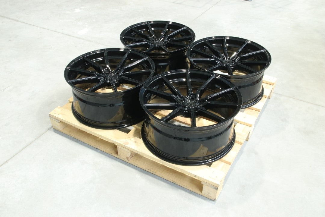 SET-CVR#39 – Set of CVR4 21x9,5 ET30 5x112 Gloss Black