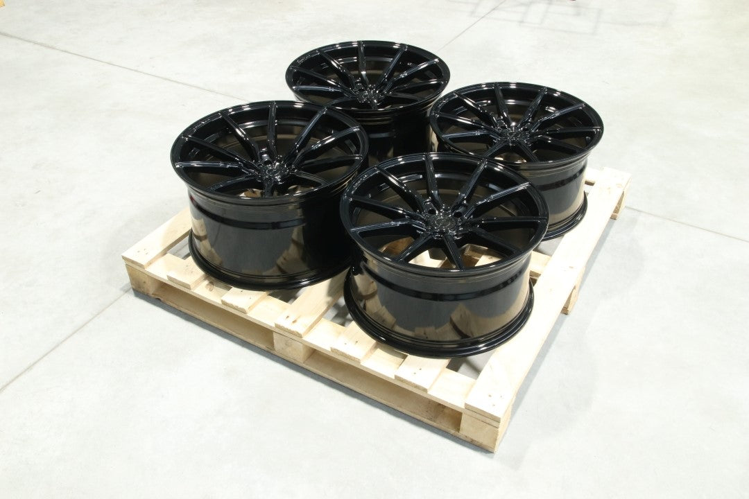 SET-CVR#48 – Set of CVR4 19x10 ET20 + 20x11 ET20 5x112 Gloss Black