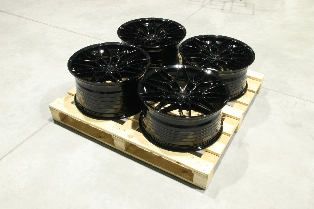 SET-CVR#60 – Set of CVR6 20x9,5 ET25 + 20x10,5 ET35 5x120 Gloss Black
