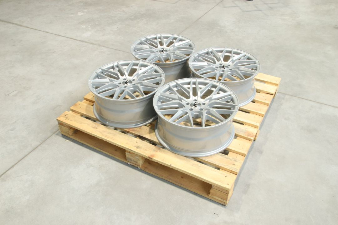 SET-JR#256 – Set of JR28 18x7,5 ET30 + 18x7,5 ET35 5x100 Gloss Silver
