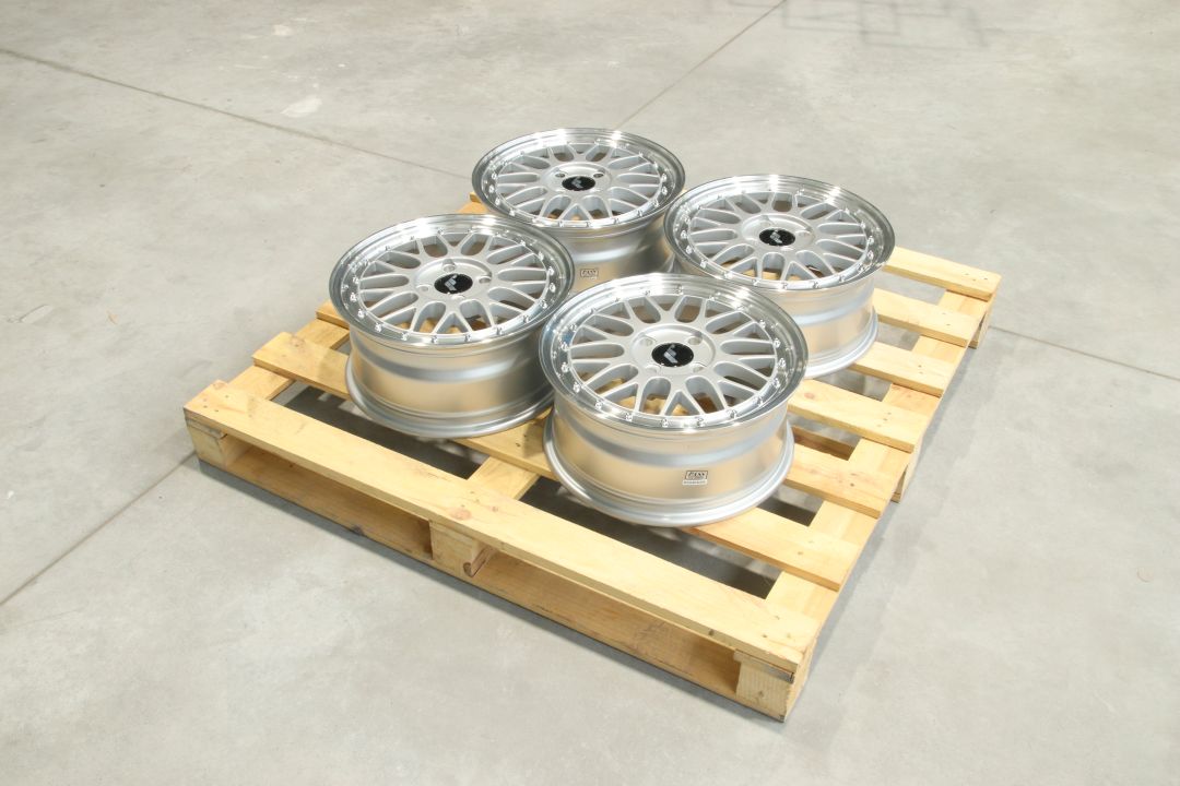 SET-JR#300 – Set of JR23 16x7 ET40 4x114,3 Hyper Silver
