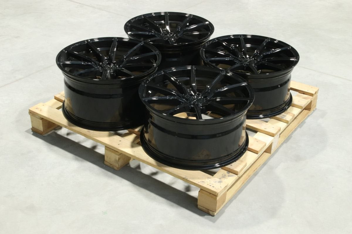 SET-CVR#113 – Set of CVR4 20x9,5 ET30 + 20x10,5 ET45 5x114,3 Gloss Black