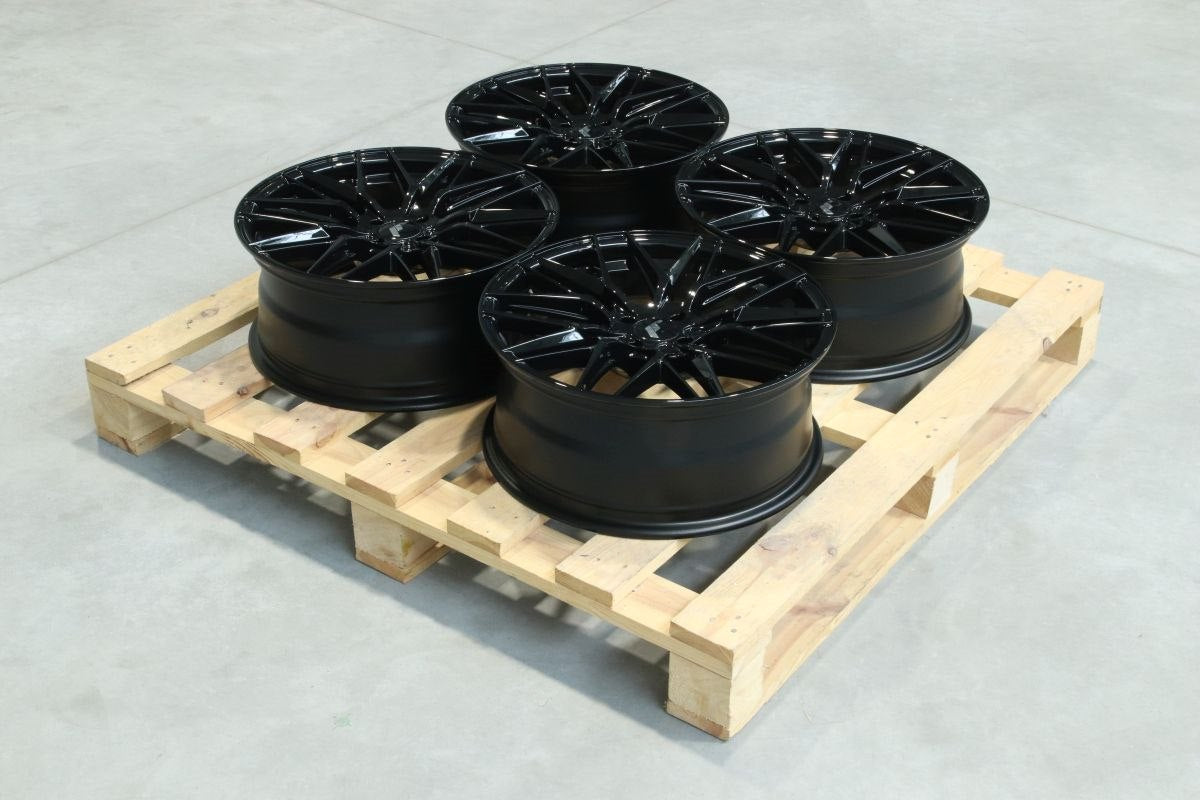 SET-JR#424 – Set of JR28 18x7,5 ET33 4x100 Gloss Black