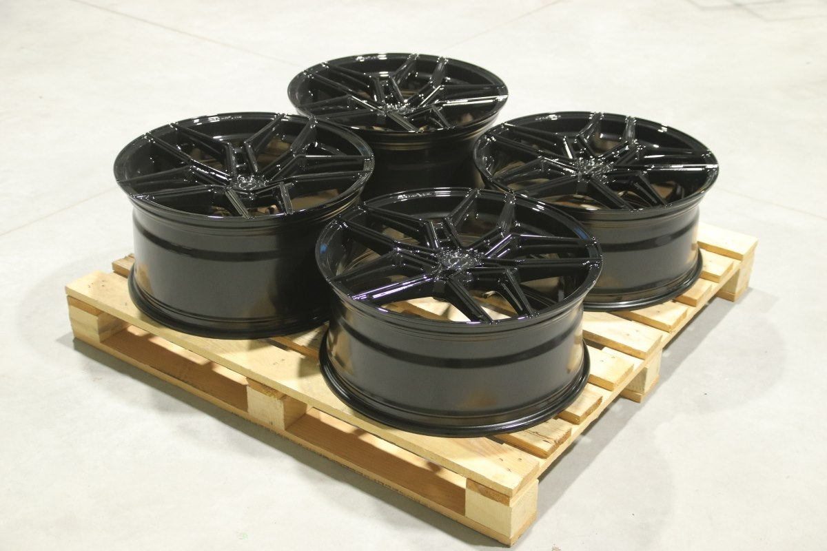 SET-CVR#124 – Set of CVR5 21x9 ET52 + 21x10,5 ET33 5x108 Gloss Black