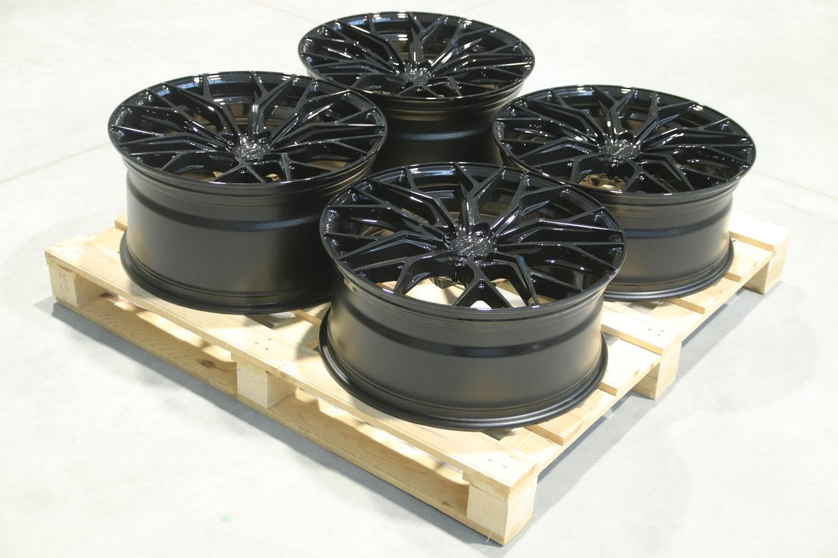 SET-CVR#129 – Set of CVR1 21x9 ET30 + 21x10,5 ET35 5x112 Gloss Black
