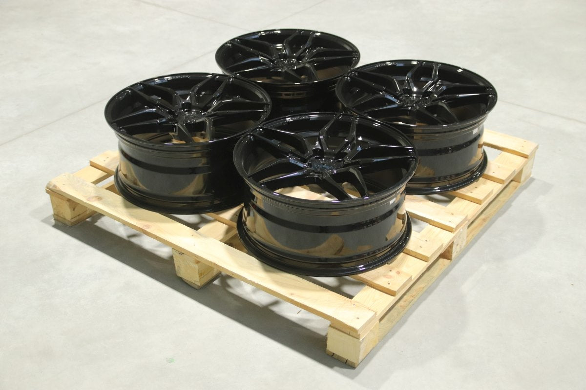 SET-CVR#134 – Set of CVR3 19x8,5 ET35 5x114,3 Platinum Black