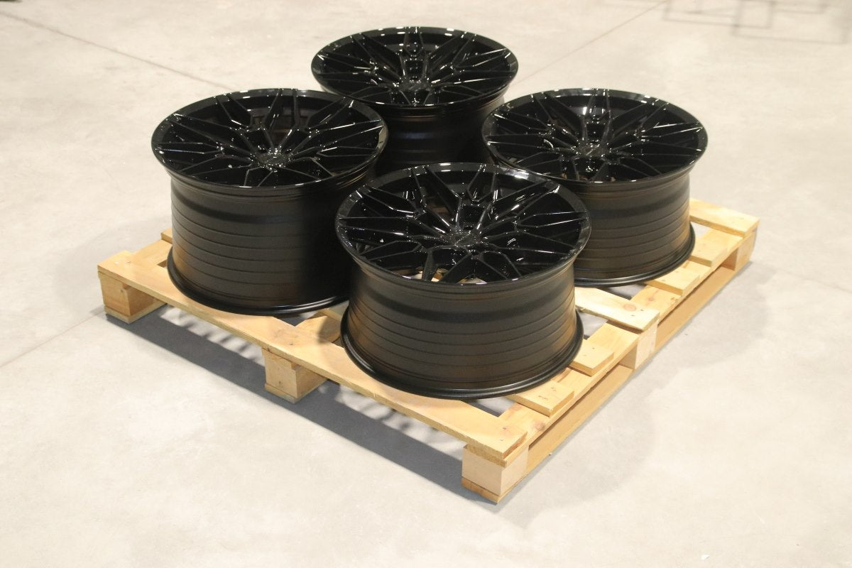 SET-CVR#152 – Set of CVR6 20x10 ET37 + 20x12 ET30 5x114,3 Gloss Black