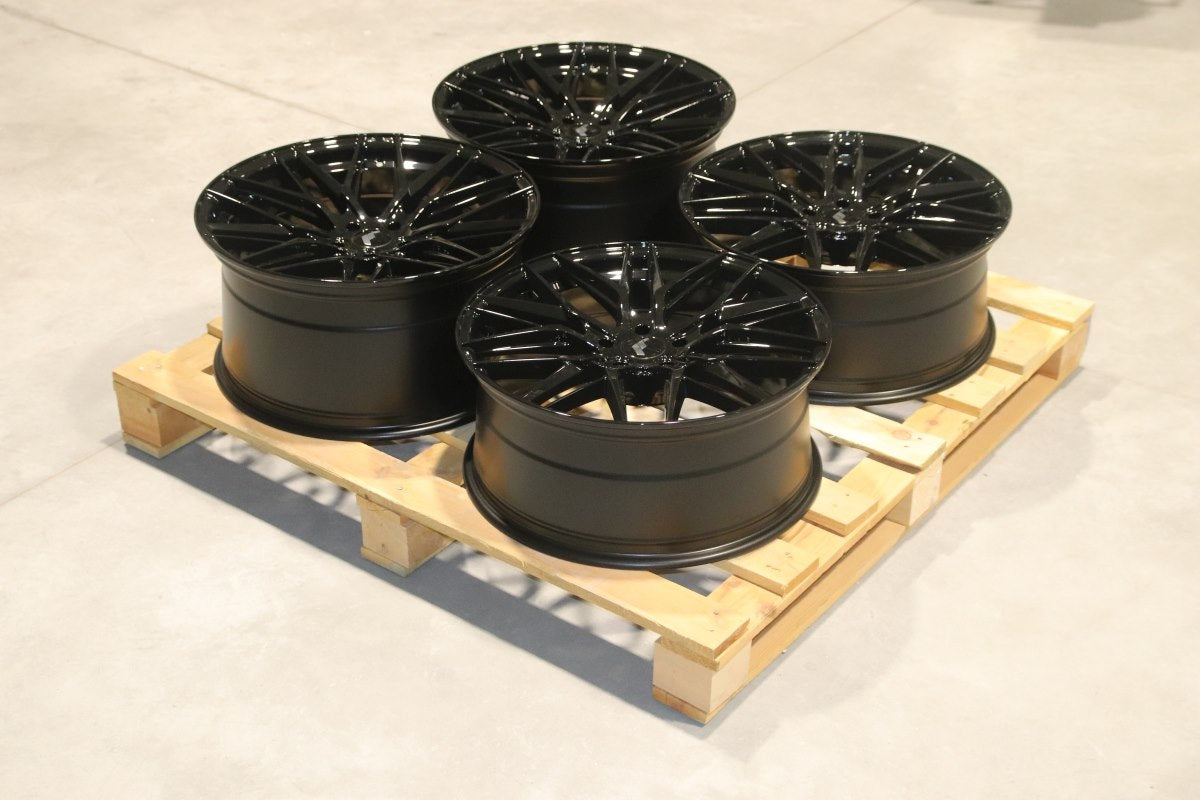 SET-JR#525 – Set of JR28 20x8,5 ET35 + 20x10 ET40 5x114,3 Gloss Black