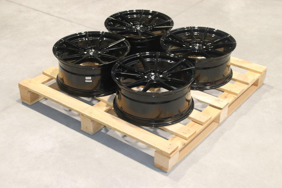 SET-JR#528 – Set of JR21 18x8 ET37 5x100 Gloss Black