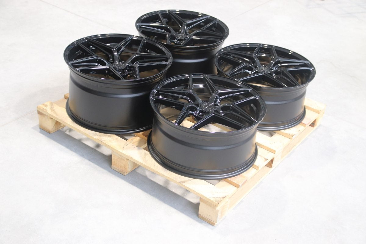 SET-CVR#156 – Set of CVR2 21x9,5 ET50 + 21x11,5 ET55 5x130 Gloss Black
