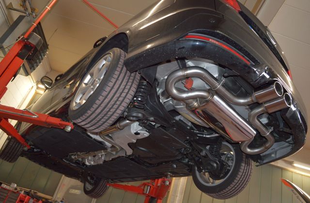 Friedrich Motorsport 76mm Sportauspuff Anlage mittig für Ford Focus III Turnier