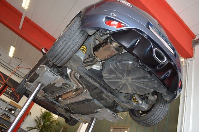Friedrich Motorsport Auspuff Sportauspuff mittig für Renault Megane 3 RS Trophy