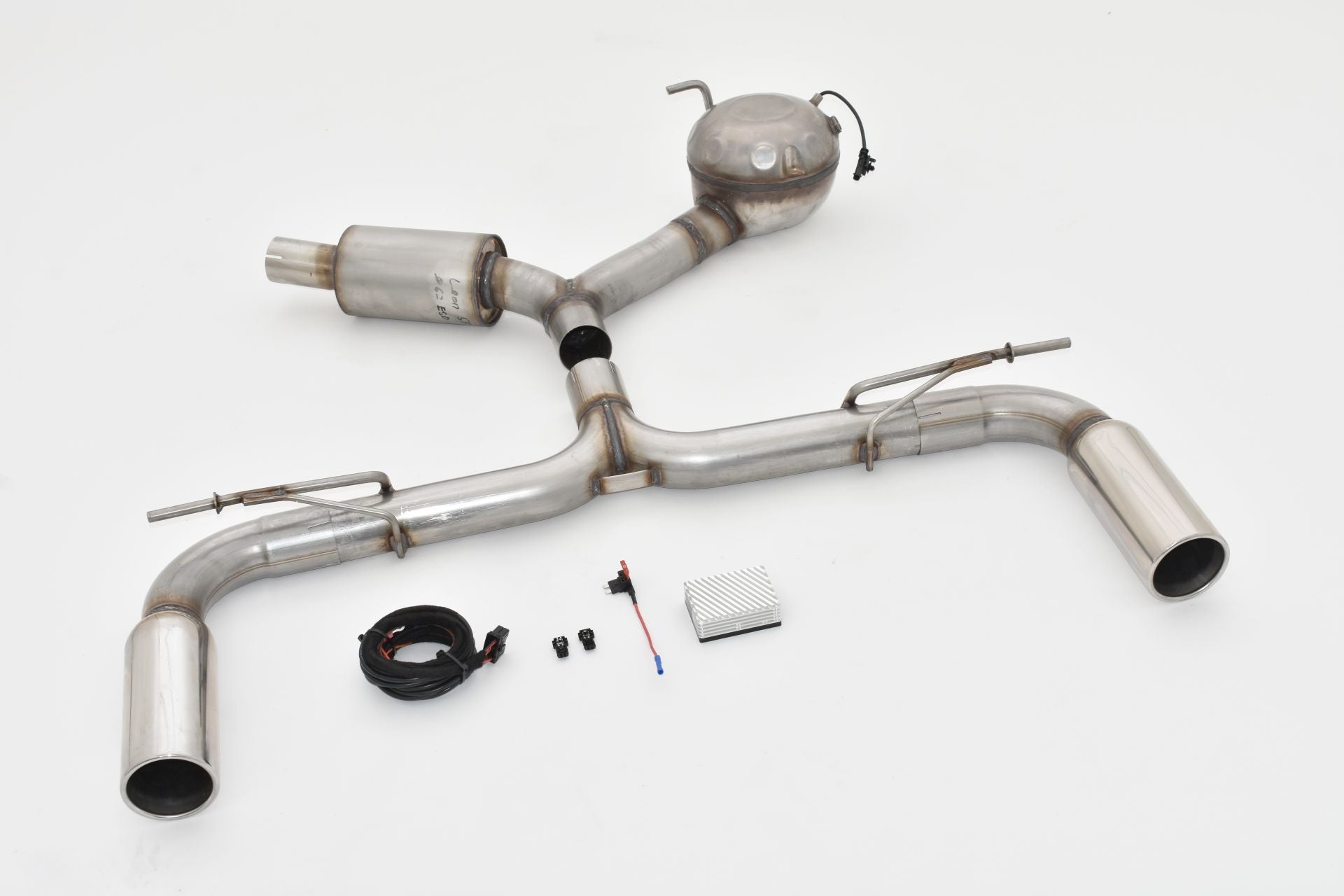 Streetbeast Duplex Sportauspuff 63,5mm mit Soundgenerator für Seat Leon 5F FR SC