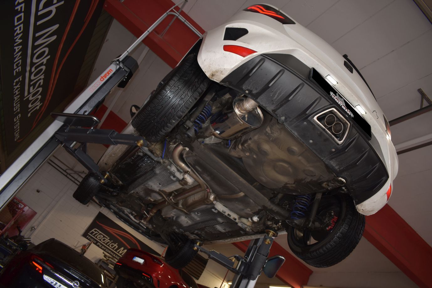 Streetbeast 70mm Anlage mittig Sportauspuff mit Klappensteuerung für Seat Ibiza