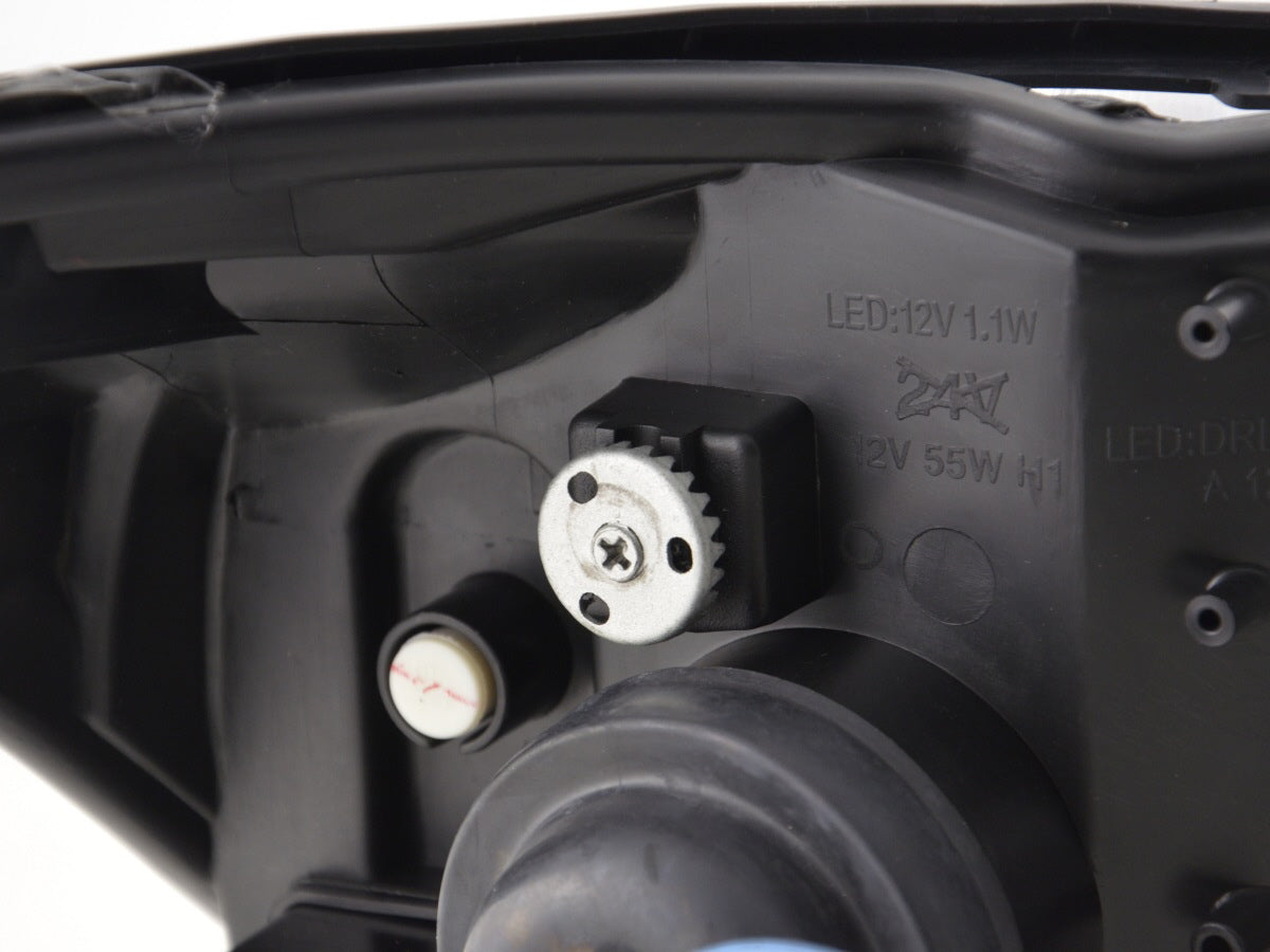 Scheinwerfer Set Daylight LED TFL-Optik Ford Focus 3/4/5-trg. Bj. 01-04 chrom für Rechtslenker