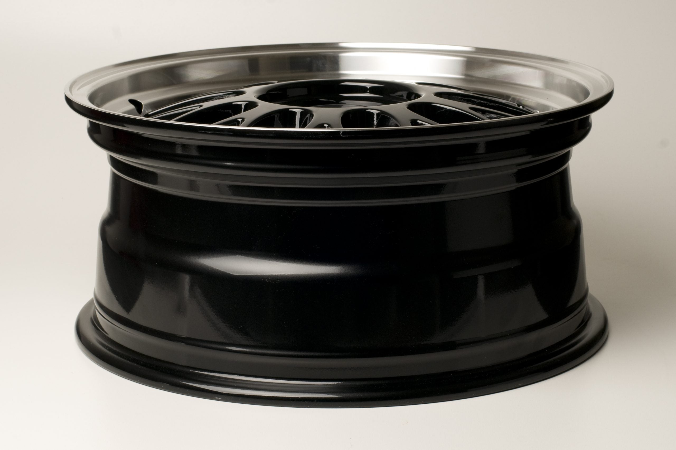 GTP 020 7,5x17 4x100 ET35 Schwarz Poliert GTP WHEELS 7,5x17 ET35 4x100 Alufelge