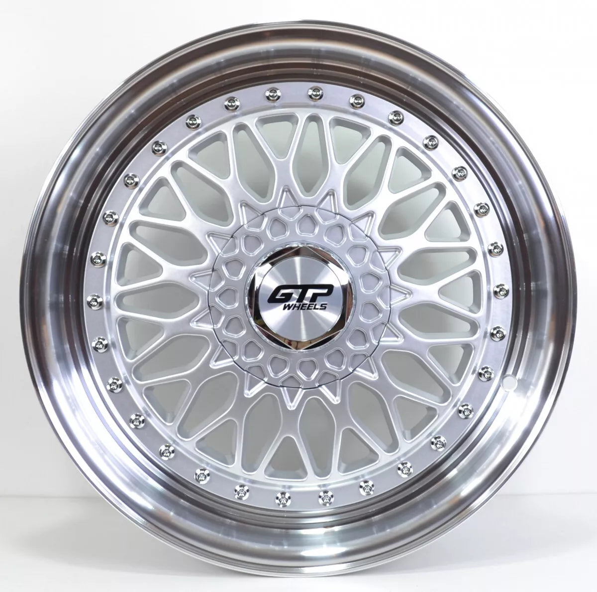 GTP 072 7,0x16 8x100/108 ET35 Silber Poliert (Flow-Forming) GTP WHEELS 7,0x16 ET35 8x100 Alufelge