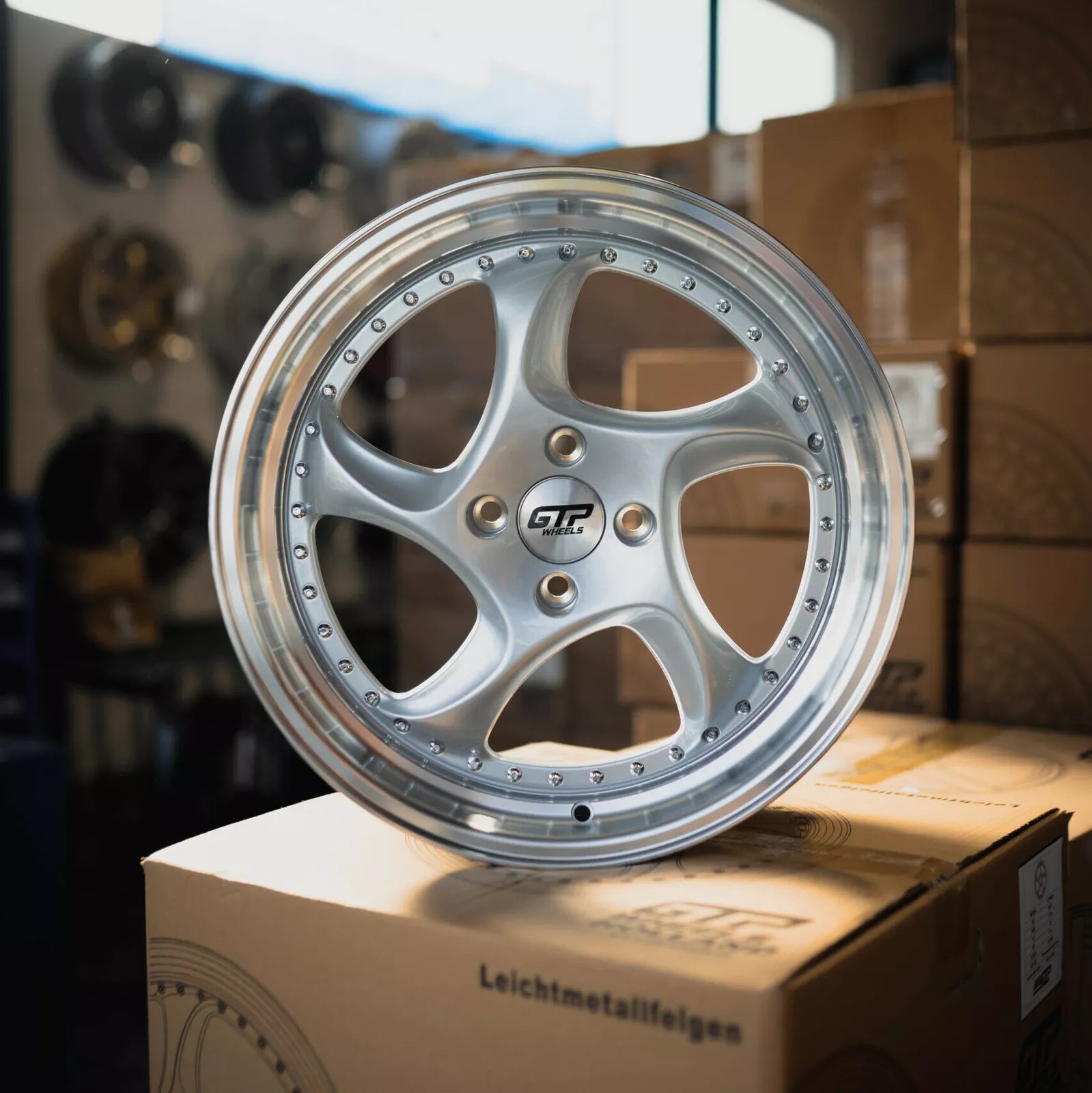 GTP 083 7,5x17 4x100 ET35 Silber Poliert GTP WHEELS 7,5x17 ET35 4x100 Alufelge